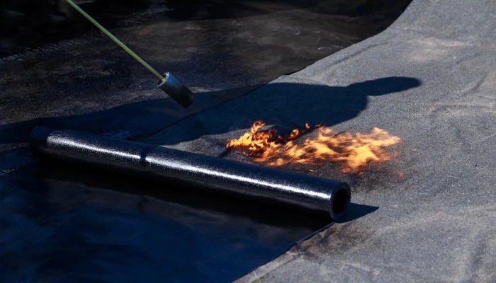 Papa podkładowa – Kluczowy element skutecznej izolacji dachów i fundamentów